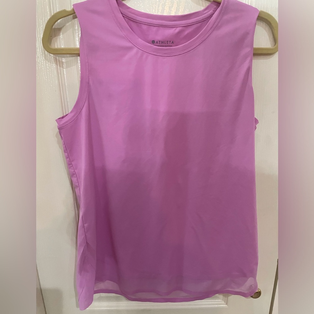 Athleta sleeveless workout top cute bottoms detail